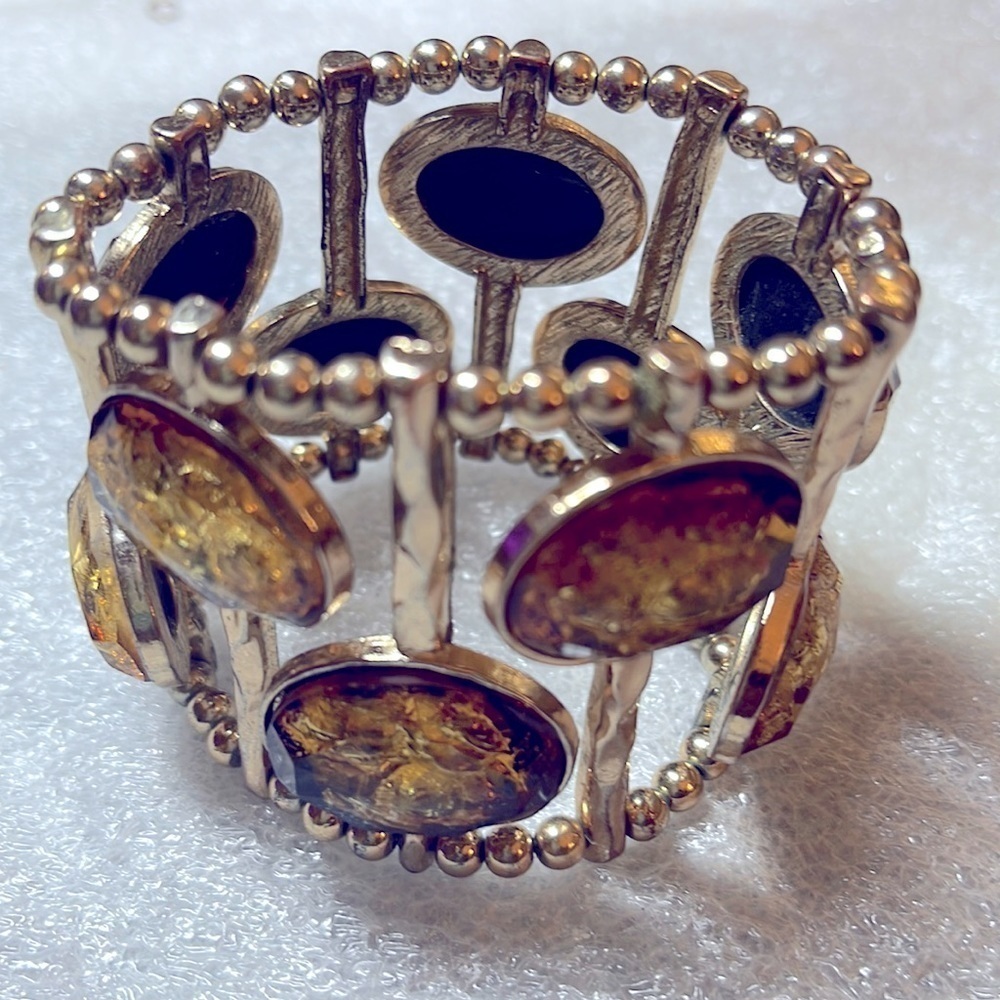 Gorgeous Gold Tone Bracelet with Beautiful Amber Tone Faceted Cabochon